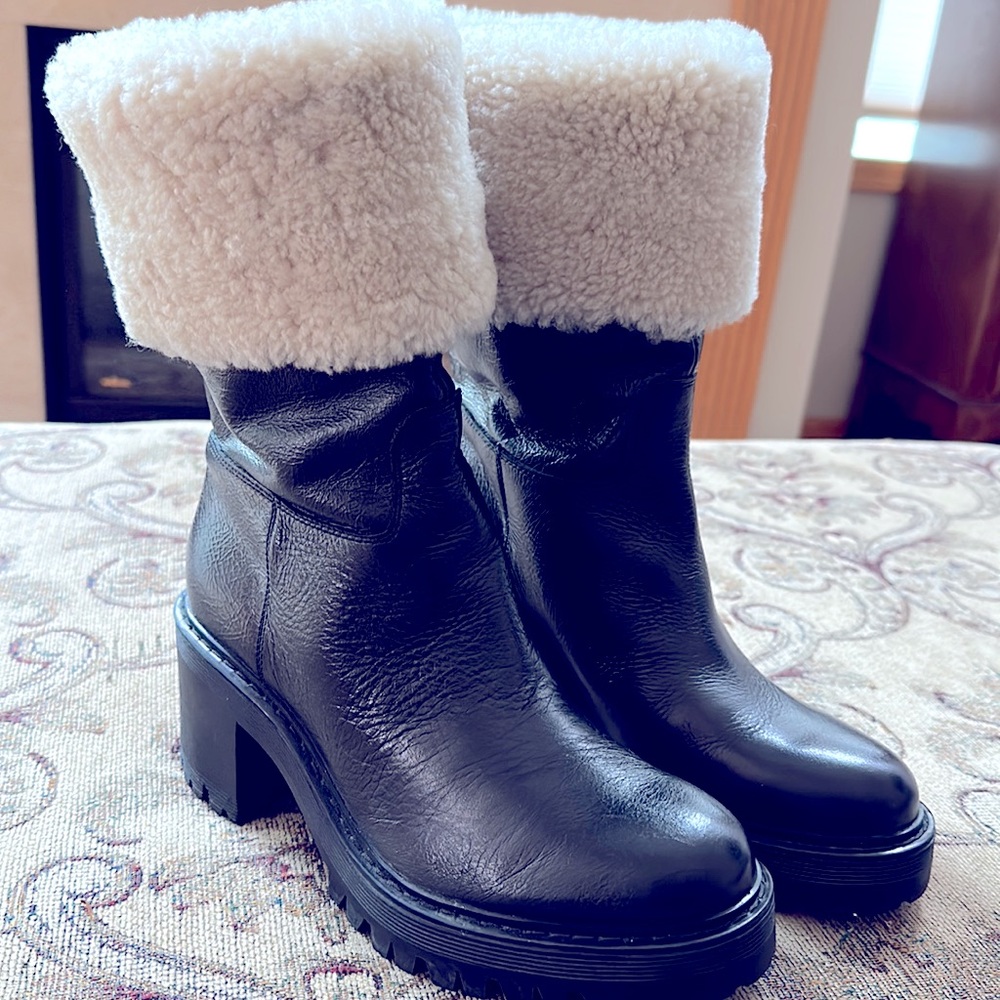 Marc Fisher/genuine Australian Sherling lined black boot.sz 7 . Lug sole . COZY